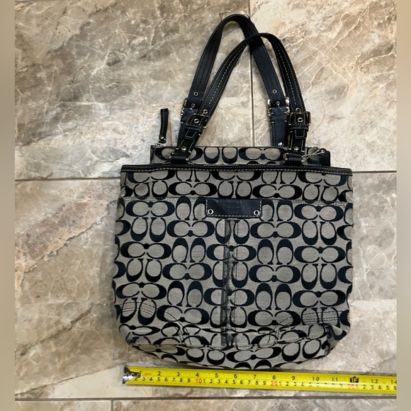 Coach Classic Canvas Signature HAMPTON Handbag - Picture 6 of 6